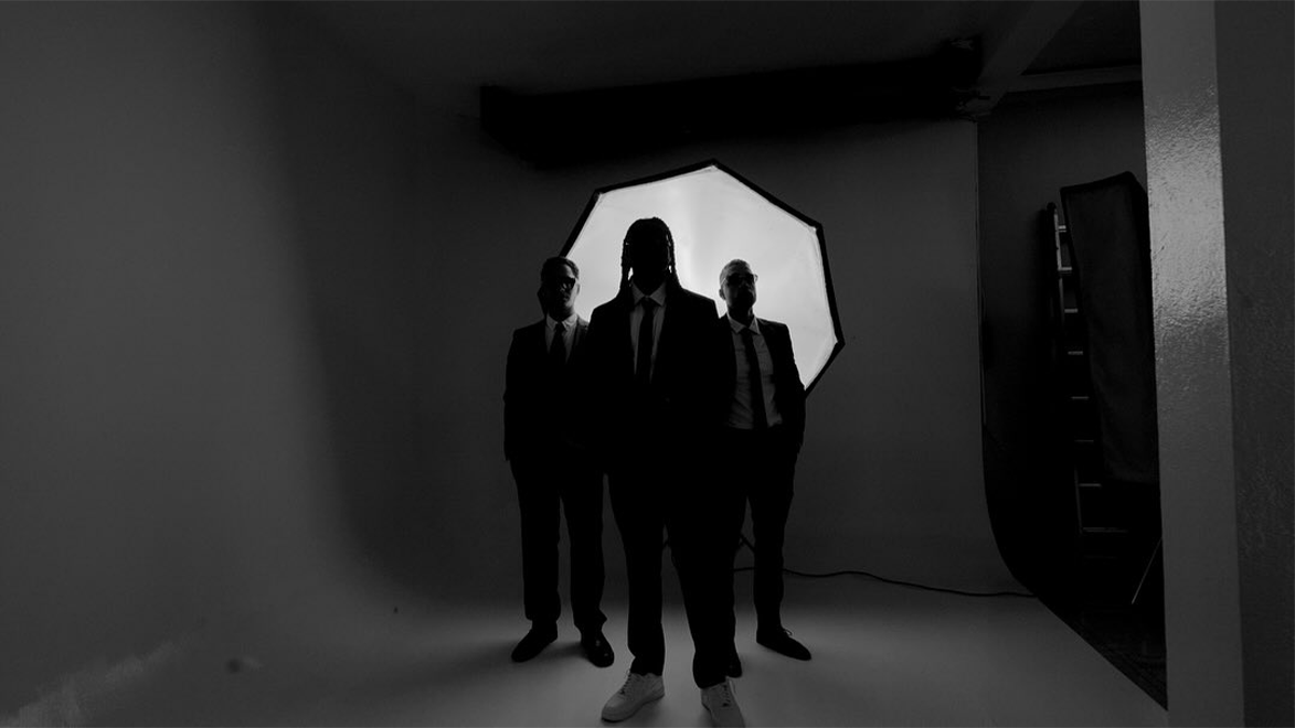 Tony Black tapa nota principal dos